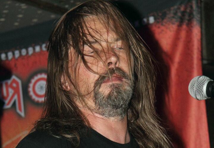 Лидер рок-группы «Коррозия металла» оказался в больнице с сотрясением мозга после выступления в Новороссийске