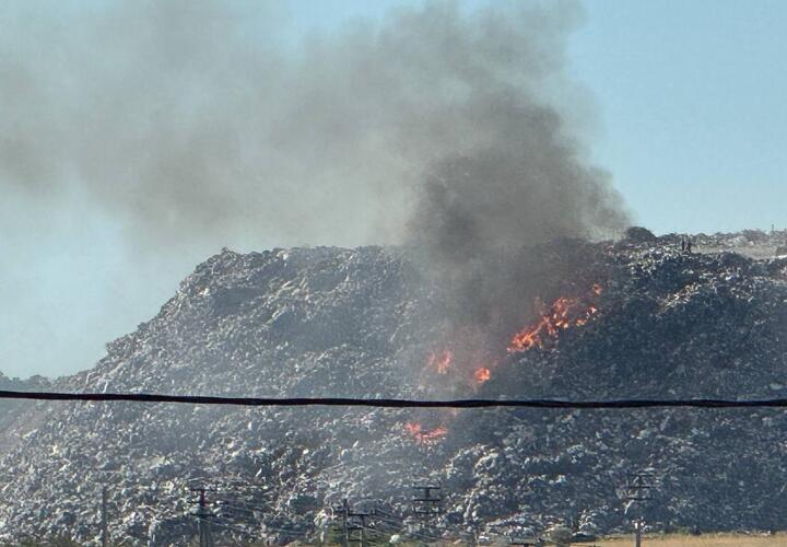 Мусорный полигон загорелся рядом с Новороссийском