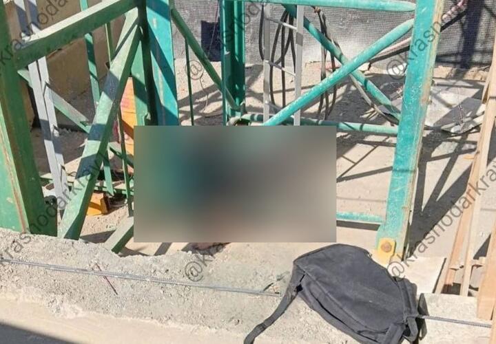 Не спешили вызвать скорую: в Краснодаре молодой парень сорвался с башенного крана