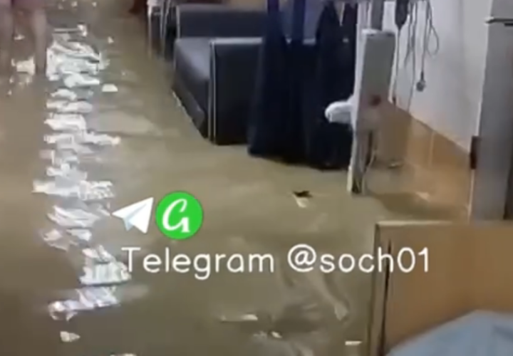 Опубликовали жуткие кадры из затопленной больницы в Сочи