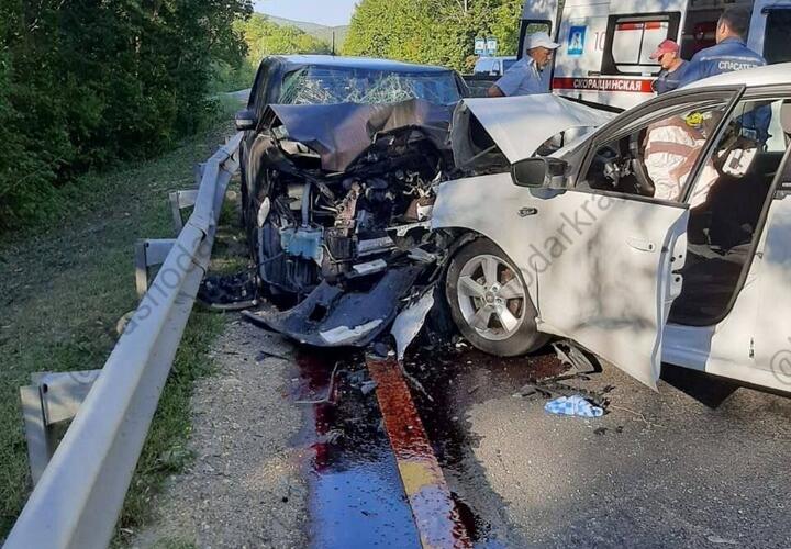 Пять человек пострадало в результате лобового столкновения автомобилей под Горячим Ключом