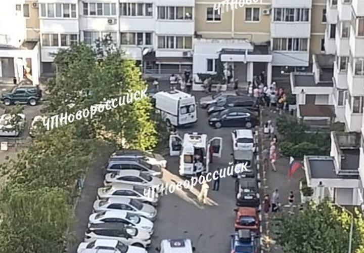 Ребёнок погиб в новороссийской многоэтажке, вероятно, из-за подрыва гранаты