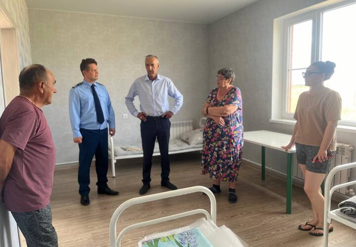 Семье, чей дом был разрушен БПЛА в Староминском районе Кубани, предоставили квартиру