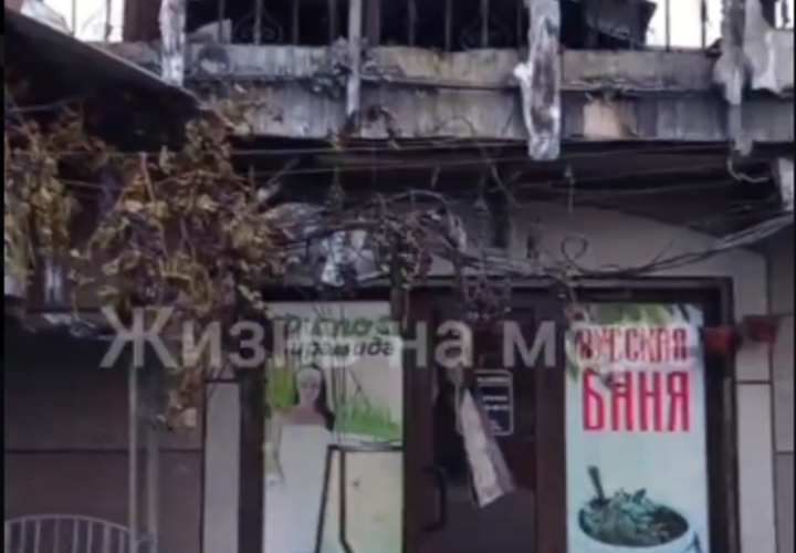 Сгоревшее здание и машины: стали известны последствия сильного пожара, произошедшего накануне в Новороссийске