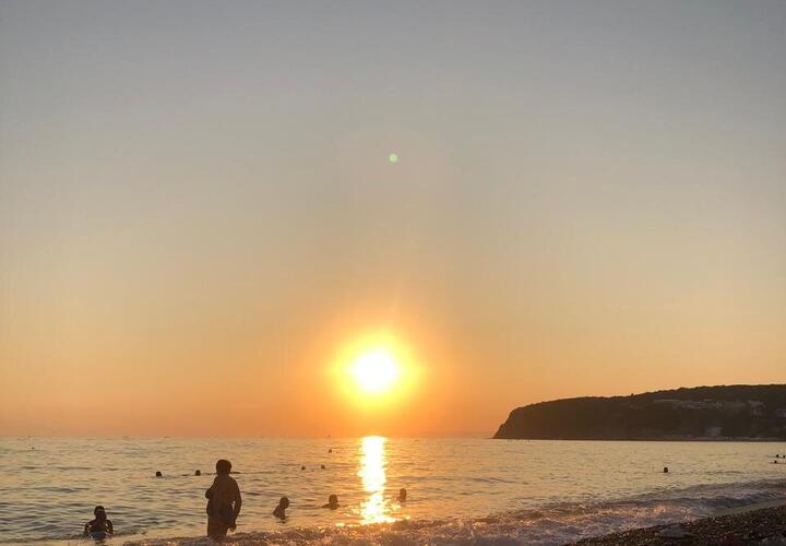 Синоптики рассказали, когда вода в море станет холодной