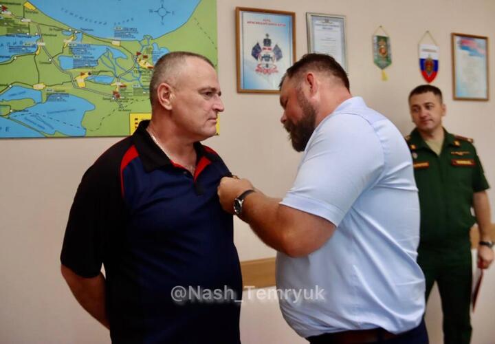 Участнику СВО из Темрюкского района Алексею Каплину  вручили медаль «За храбрость» II-й степени