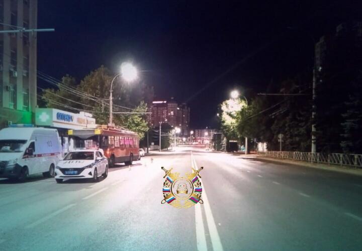 В Краснодаре пешеход погиб под колёсами троллейбуса