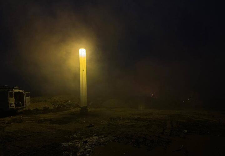 В Новороссийске продолжают тушить огонь на мусорном полигоне