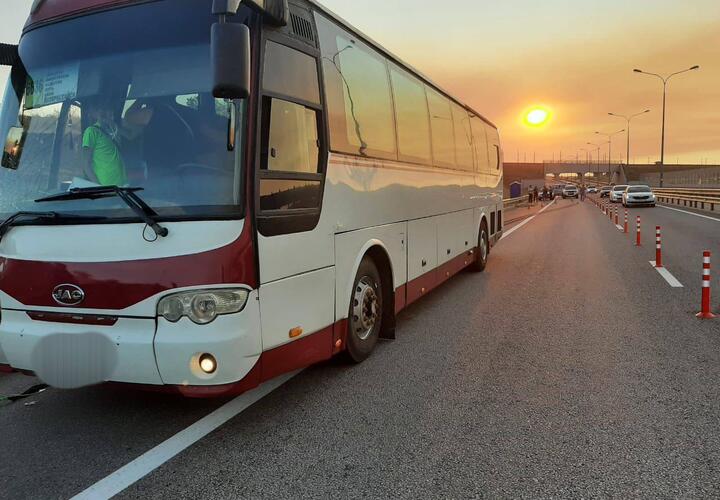 Женщина скончалась под колесами междугороднего автобуса на дороге «Новороссийск - Керчь»