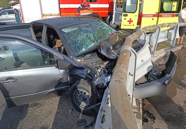 Двое детей и трое взрослых серьезно пострадали в ДТП в Лазаревском районе Сочи