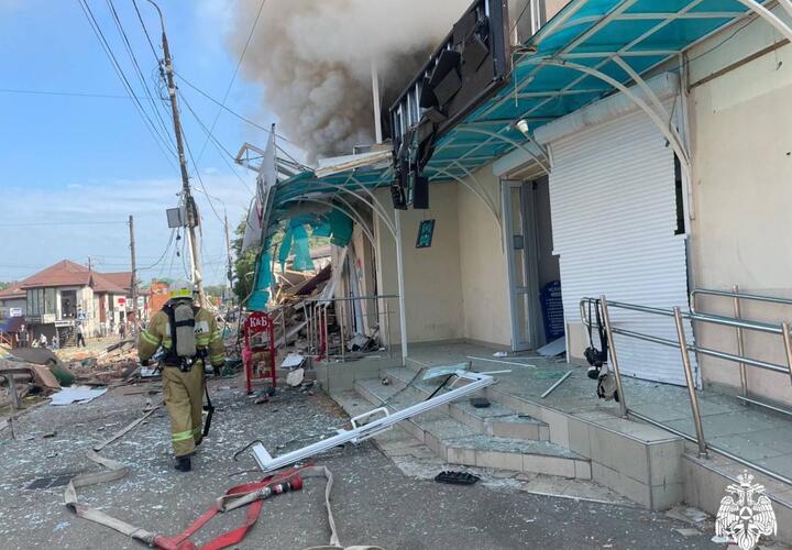 Ликвидируют последствия: МЧС рассказало подробности о взрыве в Апшеронске