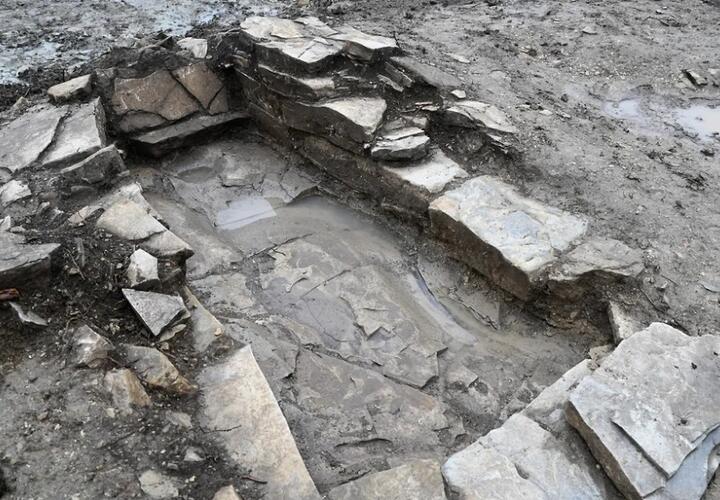 Под Новороссийском при строительстве развязки наткнулись на кладбище