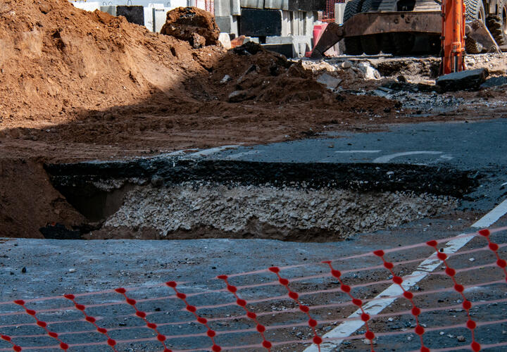 Разрыли весь город: жители Новороссийска жалуются на работу коммунальщиков