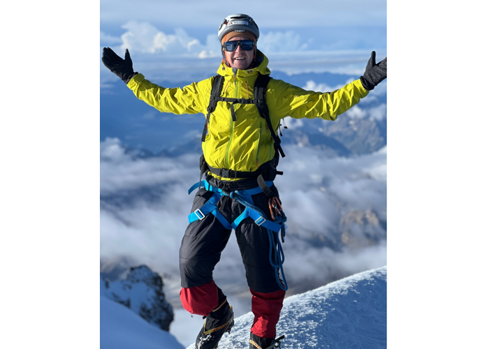 Сочинский паралимпиец с протезом ноги совершил восхождение на Эльбрус