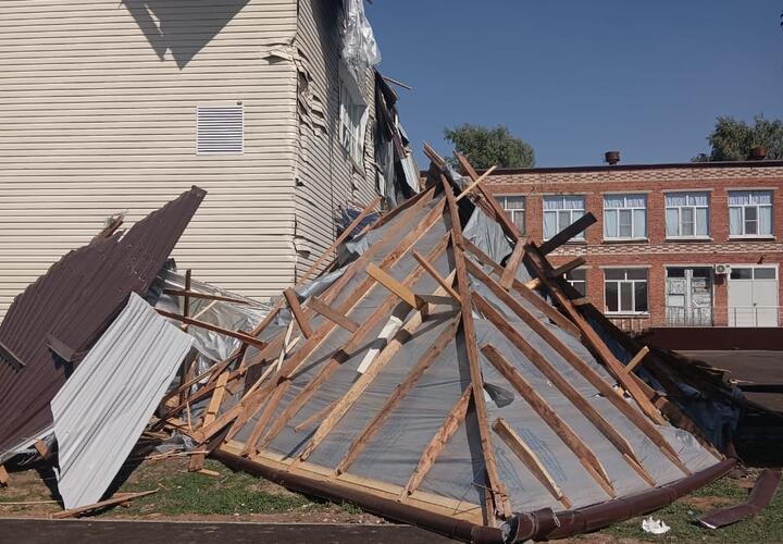 Сорванной крышей школы в Выселковском районе Кубани займётся региональный СК