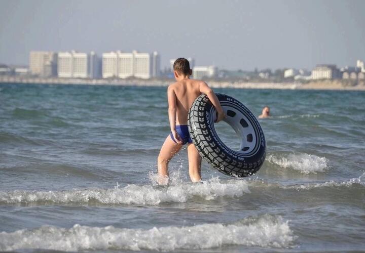 В Анапе запретили надувные матрасы и круги