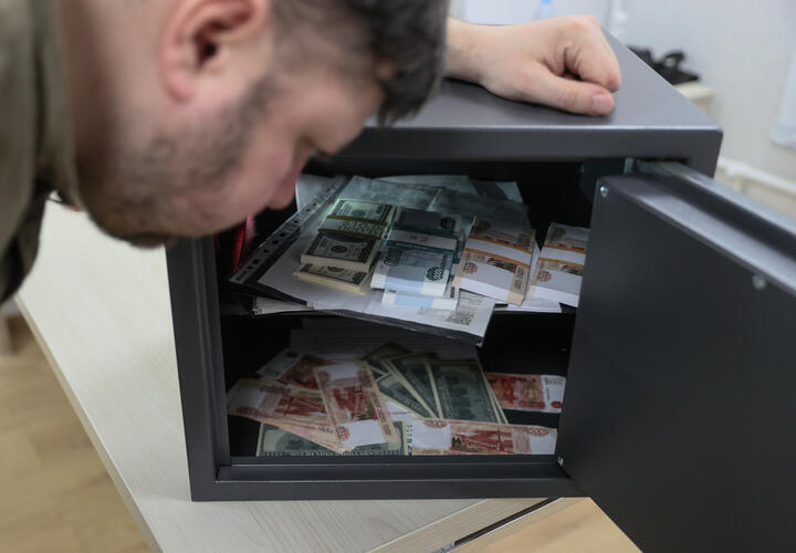 В Геленджике директор УК, пользуясь положением, присвоил себе квартиру стоимостью почти шесть миллионов