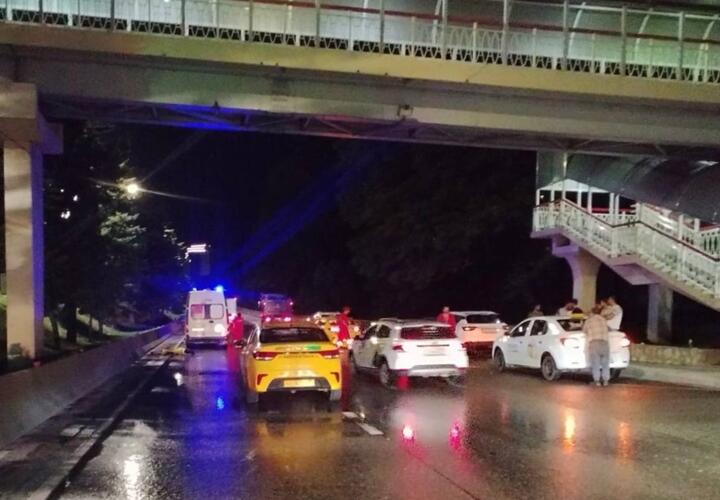 В Сочи такси насмерть сбило пешехода