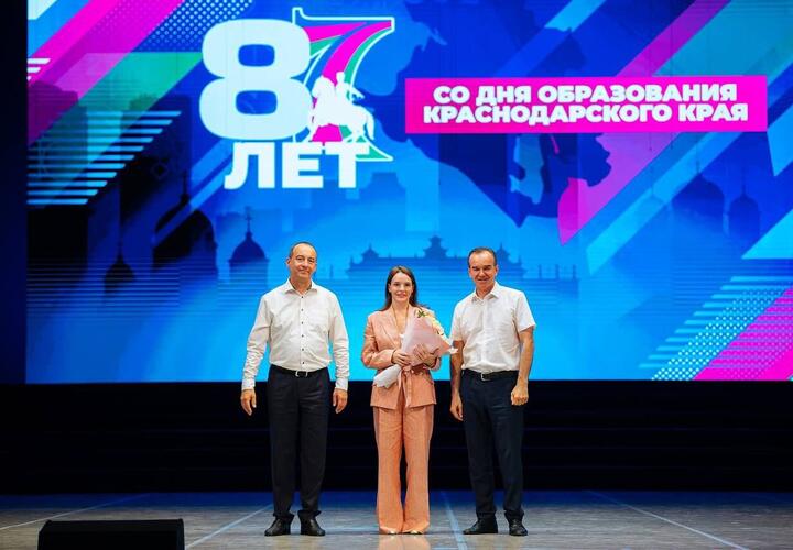 Вениамин Кондратьев наградил заместителя генерального директора ГК «ЮгСтройИнвест» Татьяну Анашкину медалью «За выдающийся вклад в развитие Краснодарского края»