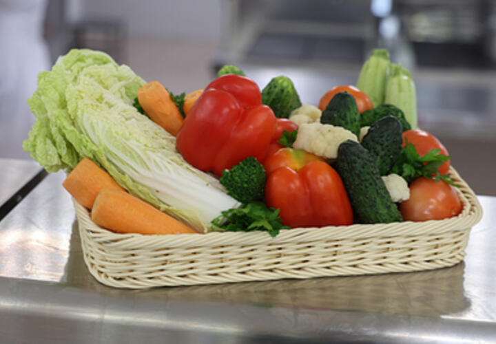 Врач рассказал, что будет, если неделю питаться только овощами и ягодами