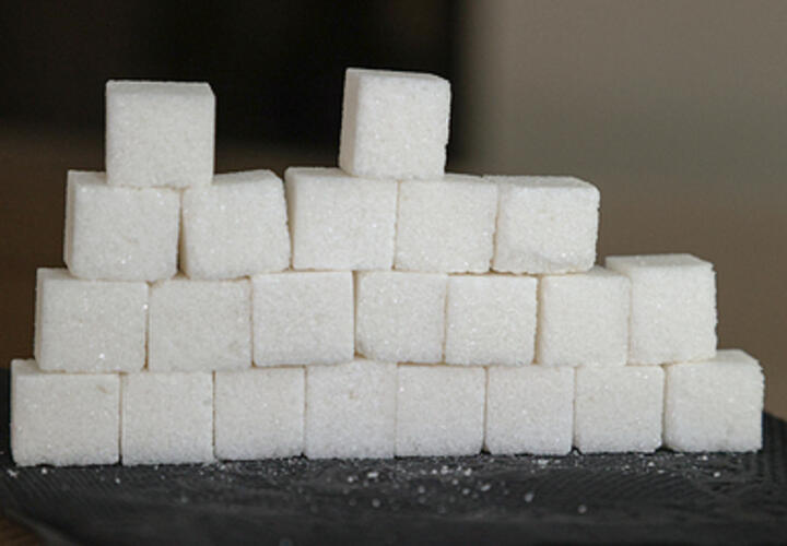 Врач рассказал о вредных и полезных продуктах для кожи