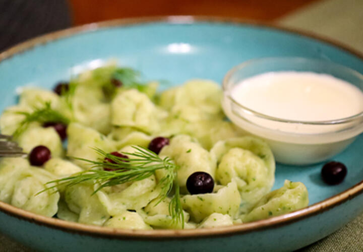 Врач рассказал об опасности пельменей