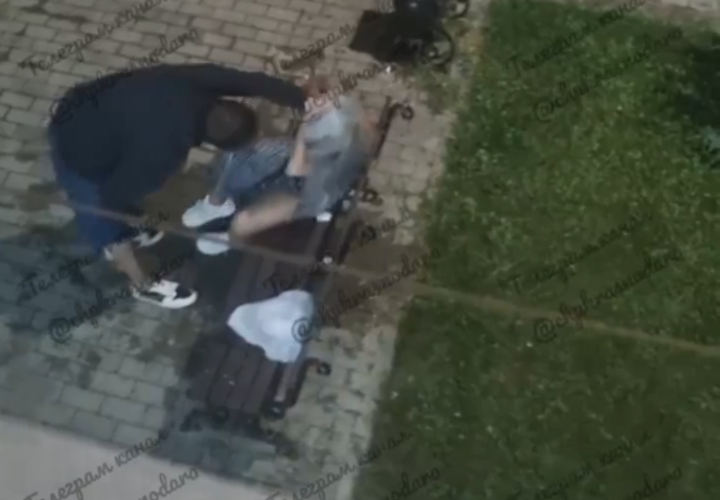 Задержан мужчина, который избил девушку возле магазина в Краснодаре