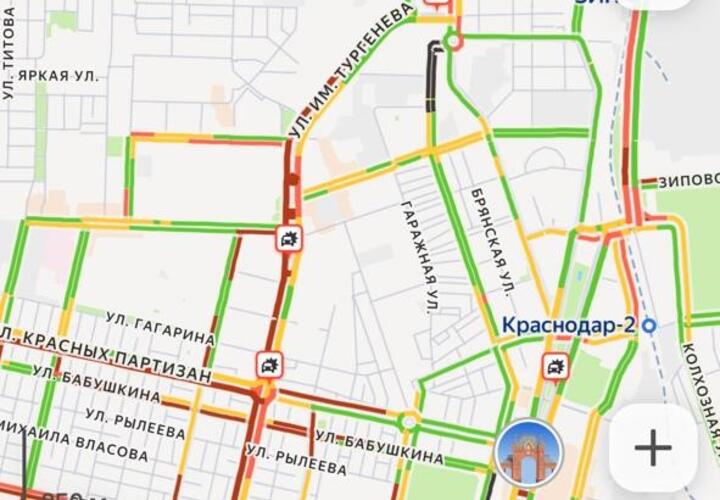 И снова десятка: в Краснодаре продолжается транспортный коллапс на дорогах