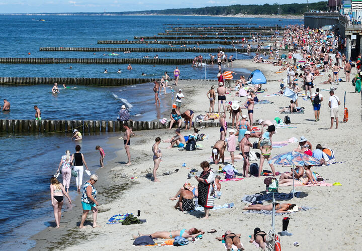 Пляжи в Анапе полны отдыхающих в октябре