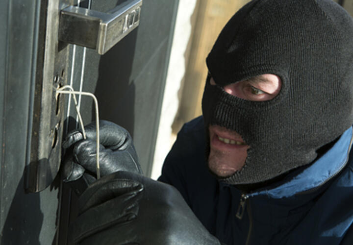 Серийного домушника из Волгограда задержали кубанские полицейские 