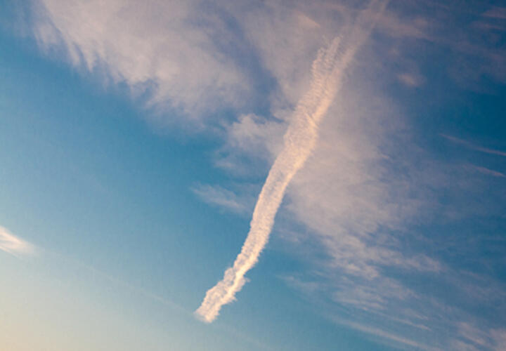 «Шандарахнуло так, что аж окна чуть не вылетели»: жители Краснодара услышали громкий взрыв в небе над городом