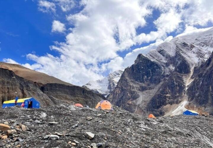 Сорвались с 7600 метров: сразу пятеро туристов из России погибли при восхождении на гору в Непале
