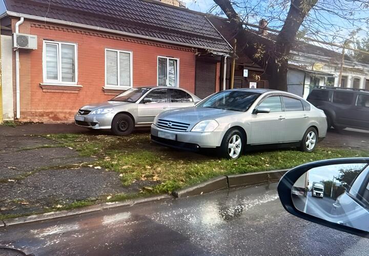 В Краснодаре начнут чаще штрафовать любителей парковаться на газонах