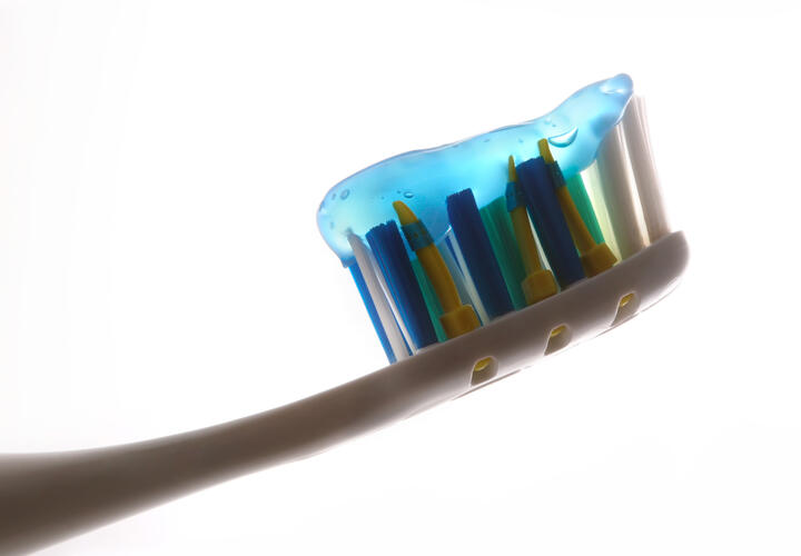 Зубные щётки и насадки для душа полны вирусов, сообщили учёные