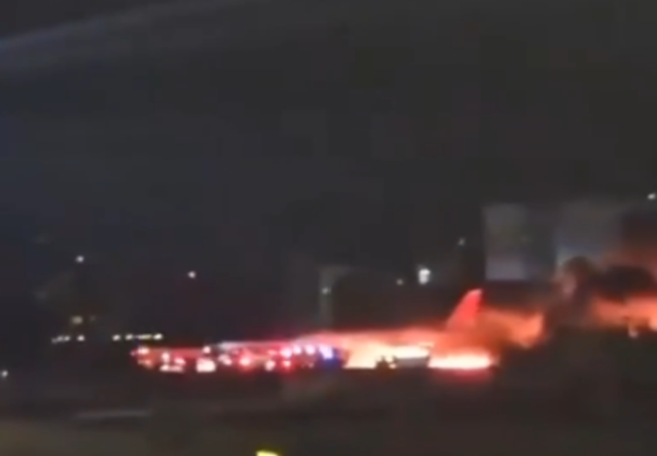 Авиакомпания назвала причины жёсткой посадки самолёта, летевшего из Сочи в Анталью