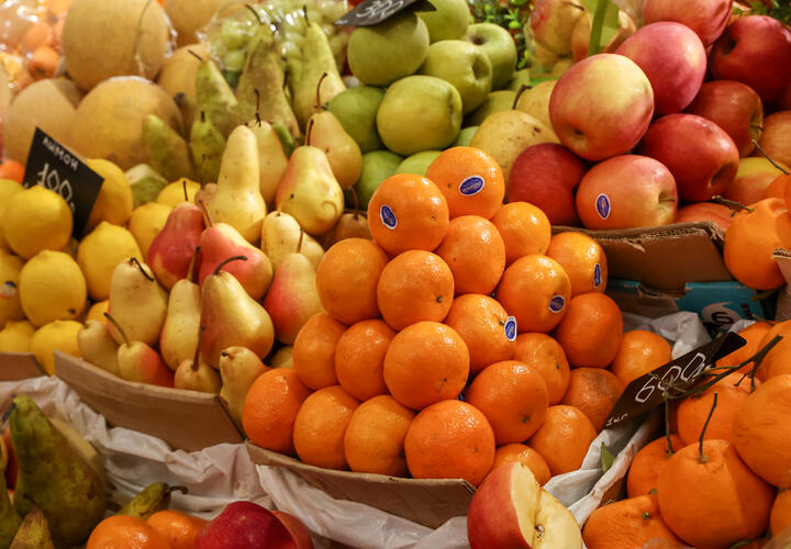 Цвет решает: какие фрукты полезно есть в ноябре, рассказали врачи