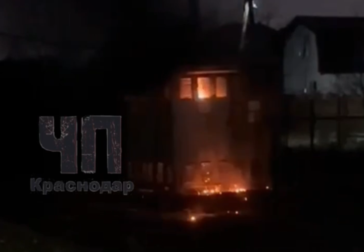 Дым и искры: в Краснодаре произошёл пожар на электроподстанции