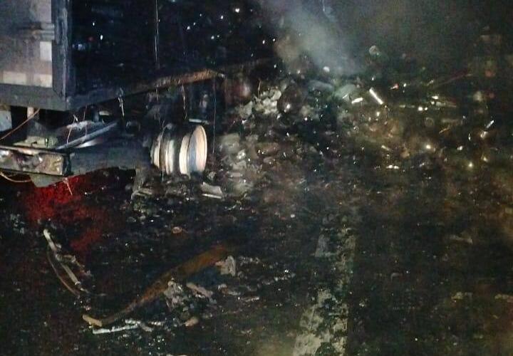 Газель выгорела до тла после ДТП с КАМАЗом в Гулькевичском районе Кубани