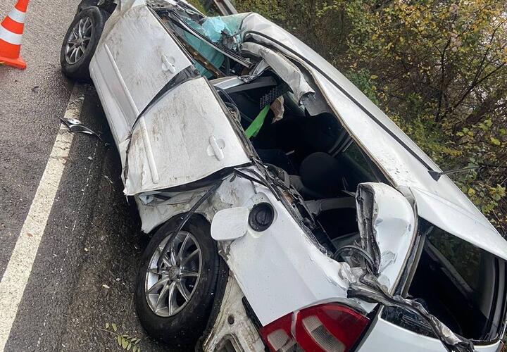 Грузовик с прицепом просто смял легковушку на кубанской трассе