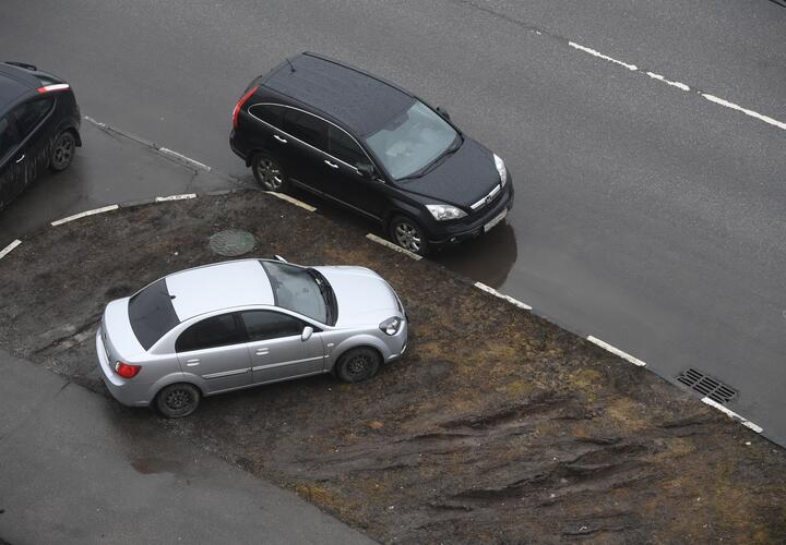 На Кубани теперь будут штрафовать за парковку на газонах даже без личного присутствия водителей