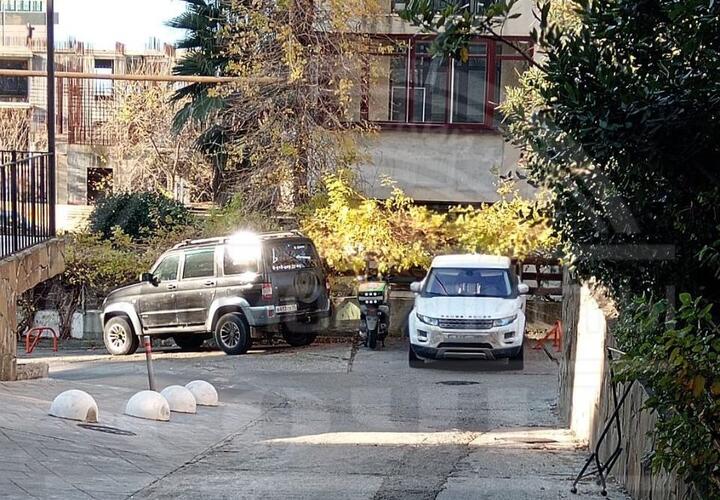«Паркуюсь как ЛГБТ*»: в Сочи водитель - хам получил предупреждение в виде надписей на капоте