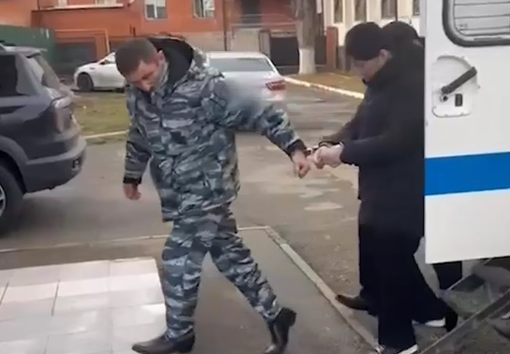 Родителям, истязавшим 3-летнюю дочку, предъявили обвинения в Адыгее	