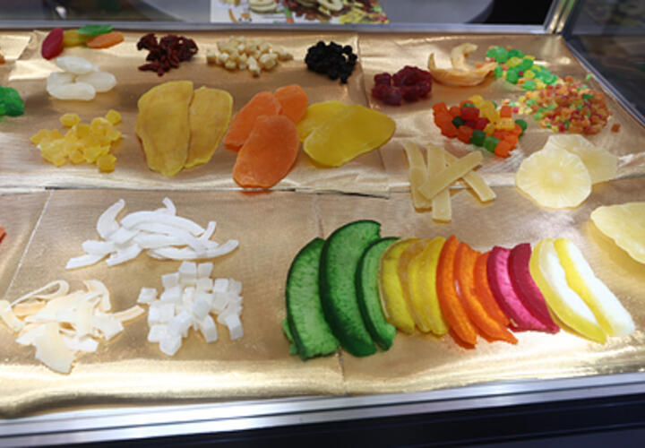 Желание съесть шоколад или печенье может говорить о нехватке в организме важных веществ