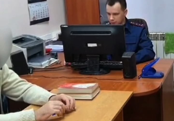 В День матери: женщина избила своих 6-месячных сыновей и выбросила их погибать