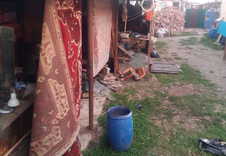 В Курганинске отец приковал 9-летнего сына цепями к столбу