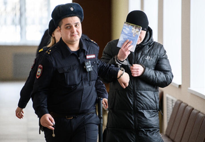 На суде искалеченная потерпевшая почему-то простила тирана