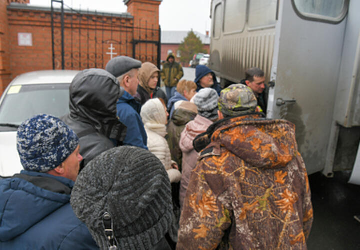 Жителей посёлка Ильича перестанут пускать домой начиная с 14:00 