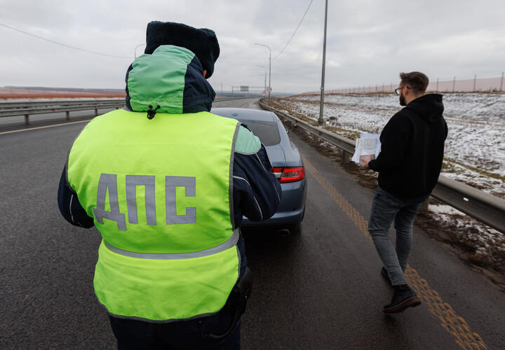 Жителя Кубани заставили работать на благо общества и забрали автомобиль в пользу государства