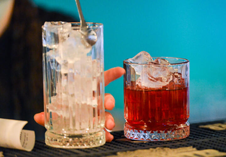 Чем опасно смешивание алкоголя с газировкой, рассказала врач-гастроэнтеролог