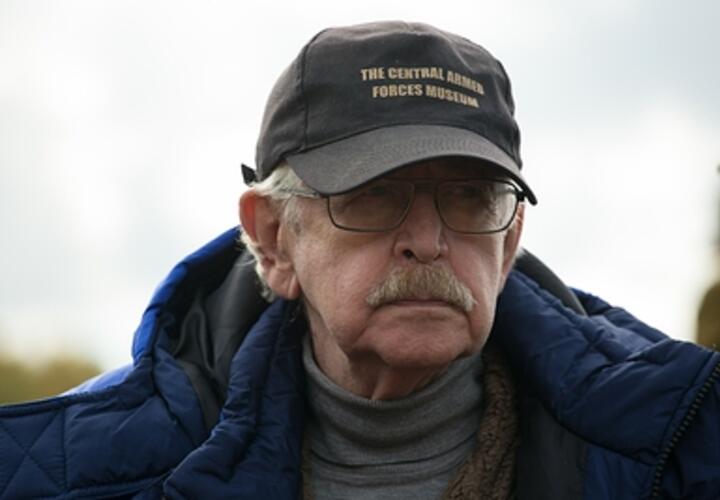 Держитесь, Холмс: актер Василий Ливанов переведен в реанимацию в тяжелом состоянии